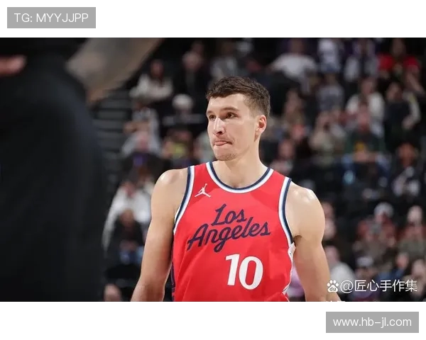 快船上半场三分表现惨淡博格丹独中唯一三分助球队反击